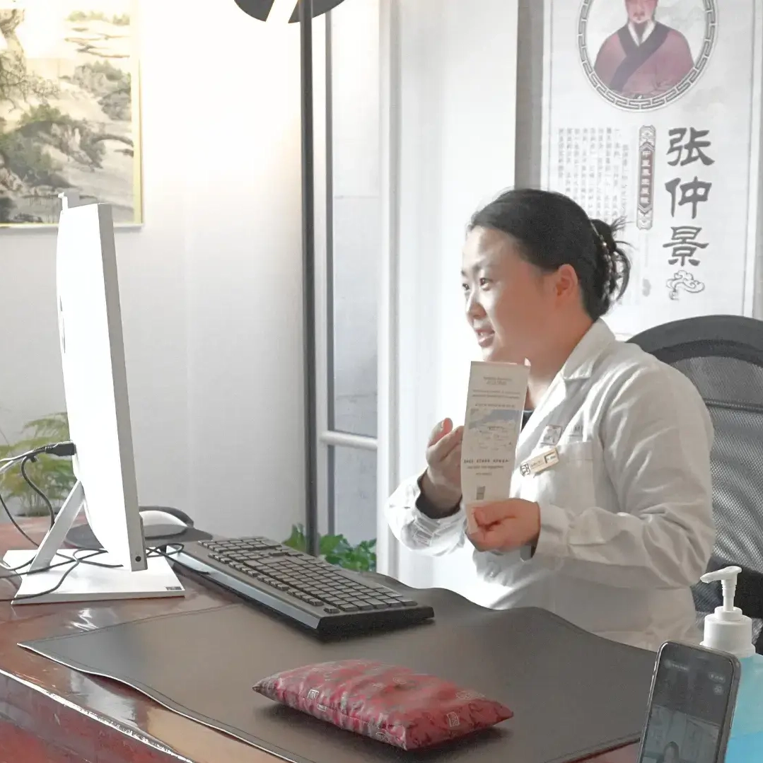 Téléconsultation-BioMed-MTC-Hexiu-Zhao-2-carré Téléconsultation - BioMed-MTC - Hexiu-Zhao - Carré